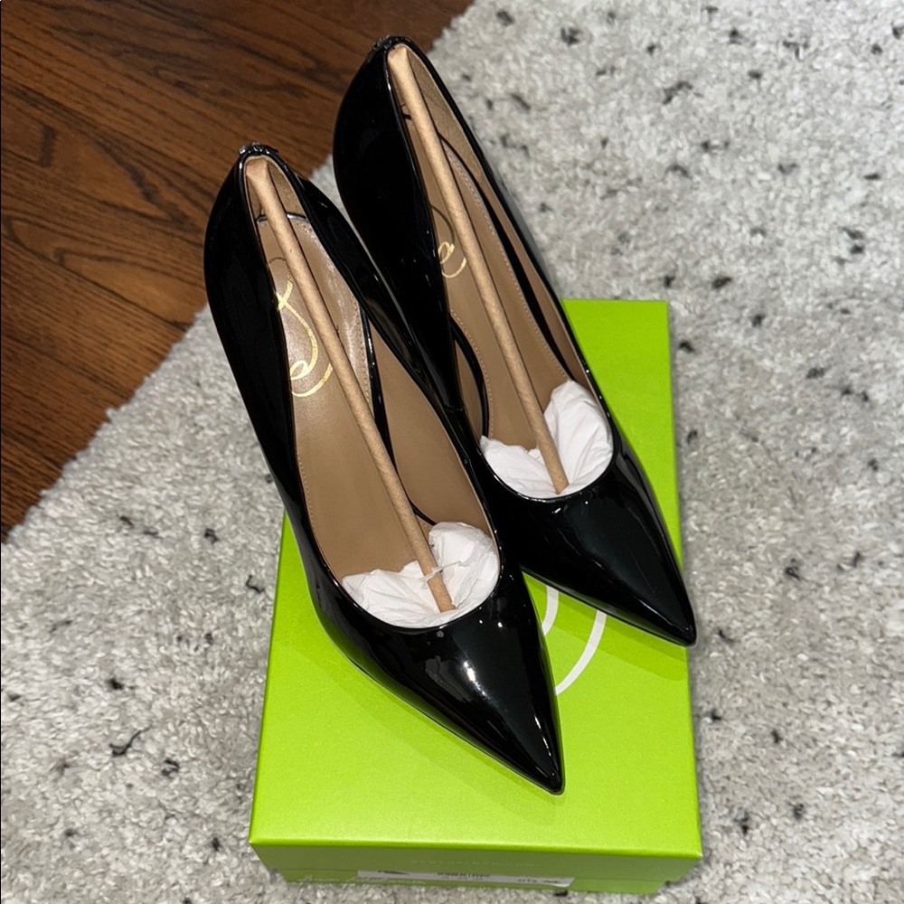 Elegant Black Patent Leather Women's Pumps